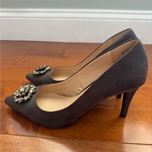 Ann Taylor Black Suede Pumps with Crystal Brooch Detail Size 8.5 Elegant Heels